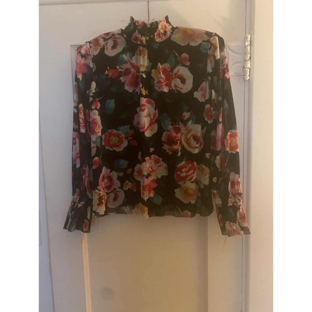 Little Girls Flower Blouse.